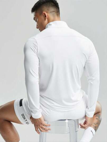 Manfinity Sport Corelite جاكيت رياضية بيضاء للرجال مع طوق عمودي وسحاب للراحة النشطة، ملابس تمرين للرجال، ملابس صالة الألعاب الرياضية للرجال، ملابس رياضية للرجال، جاكيت رياضية للرجال