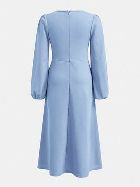 SHEIN Serisse Kids فستان أنيق متوسط الطول بأكمام طويلة وياقة على شكل حرف V مطوي، مزين باللؤلؤ والخرز، مناسب للفتيات المراهقات في فصلي الخريف والشتاء
