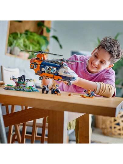 LEGO طقم لعبة مروحية مستكشف الغابة الحضرية في معسكر القاعدة - لعبة مغامرة بناء للأطفال من الجنسين، من عمر 8 سنوات فما فوق - مع 5 شخصيات صغيرة وأشكال الغوريلا - أفكار هدايا لأعياد الميلاد - 60437