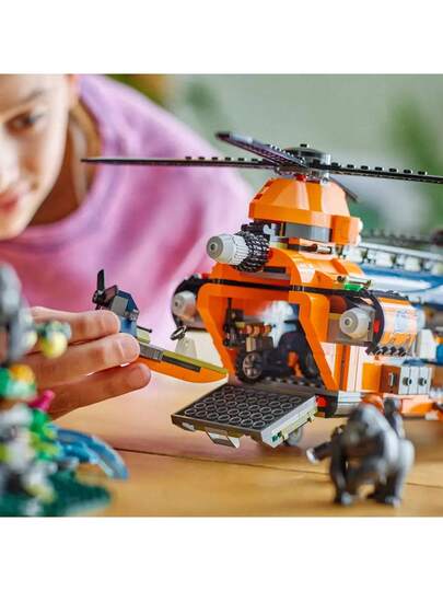 LEGO طقم لعبة مروحية مستكشف الغابة الحضرية في معسكر القاعدة - لعبة مغامرة بناء للأطفال من الجنسين، من عمر 8 سنوات فما فوق - مع 5 شخصيات صغيرة وأشكال الغوريلا - أفكار هدايا لأعياد الميلاد - 60437