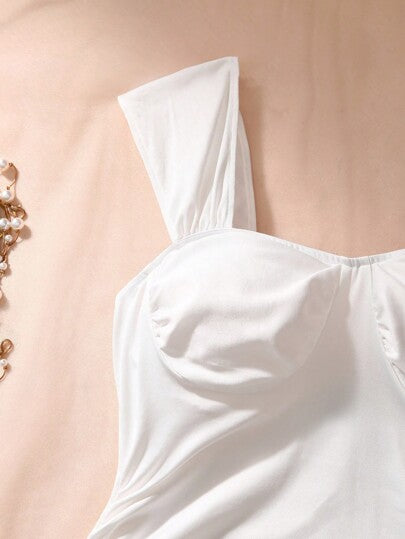 DelicateAllure قميص نوم نسائي شفاف مكشكش مع شق في الذيل