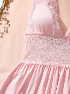 DelicateAllure ثوب نوم نسائي بياقة على شكل حرف V عميق، لون أحادي، مرقع بالدانتيل، بدون أكمام، مثير