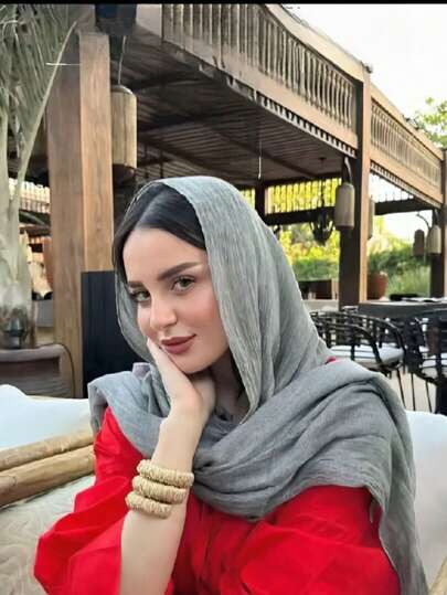 قطعة واحدة من الوشاح الطويل الخفيف الملون بطراز عربي مهترئ، مناسب للاستخدام اليومي، وشاح مجعد للفستان