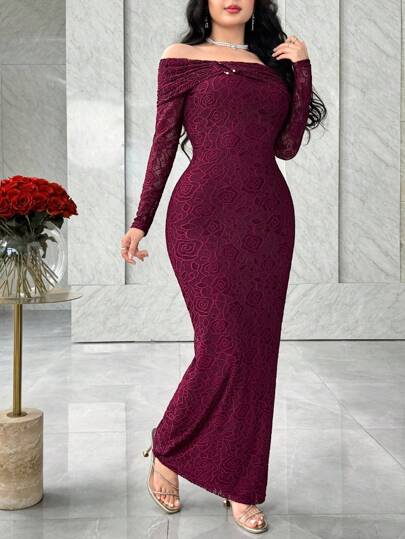 Modelyn فستان مناسب للنساء مزين بالدانتيل والإبزيم المعدني للكتف المكشوف