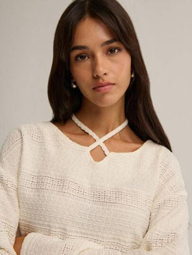 Nöista بلوزة محبوكة بأكمام طويلة ذات تصميم مربع مع تفاصيل شريط حلقة فريدة، توفر مظهرًا أنيقًا وعصريًا مثاليًا لملابس شتاء المرأة؛ سهلة الارتداء للأناقة اليومية، والإطلالات الموسمية الكاجوال، وتنسيقات عيد الميلاد الاحتفالية والأزياء الحديثة لرأس السنة.