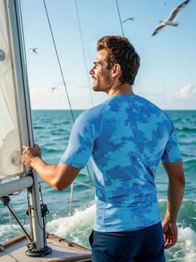 Manfinity KASUA قمصان T-Shirt رجالي بطباعة سير التزلج قصيرة الأكمام، بنمط بسيط مناسب لرجال الصيف وملابس السباحة والقمصان الهاواينية