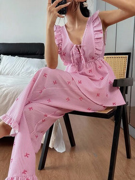 SHEIN Napfluff مجموعة بيجامة مكونة من 2 قطعة مزينة بشريط مكرمل وطبعة فيونكة مخططة للصيف