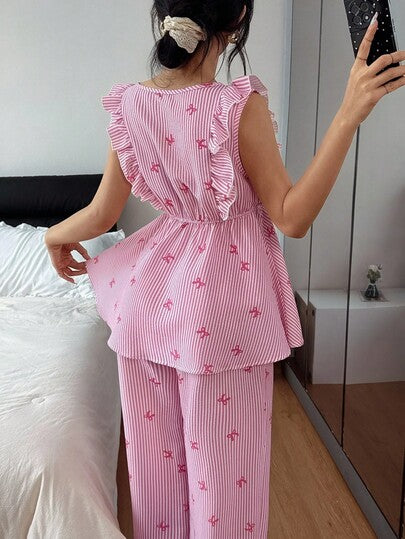 SHEIN Napfluff مجموعة بيجامة مكونة من 2 قطعة مزينة بشريط مكرمل وطبعة فيونكة مخططة للصيف