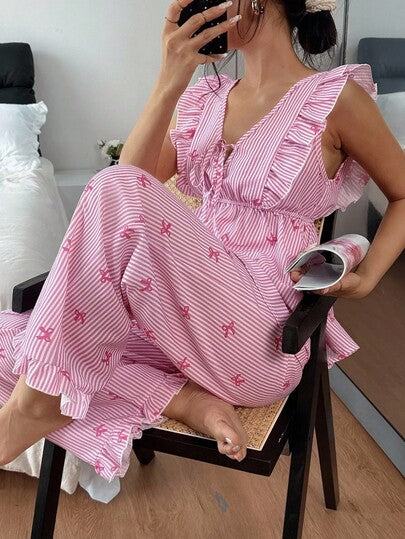 SHEIN Napfluff مجموعة بيجامة مكونة من 2 قطعة مزينة بشريط مكرمل وطبعة فيونكة مخططة للصيف