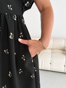 SHEIN Essnce فستان بيبي للنساء كبيرات الحجم، فستان فضفاض، فستان صيفي قصير الأكمام، ملابس كبيرة الحجم فضفاضة ومريحة، فستان مطبوع، فستان للعطلات، فساتين كاجوال للنساء، فستان للعودة إلى المنزل، فستان كاجوال، فساتين للنساء، فستان كاجوال للمعلمات، تنورة بالون