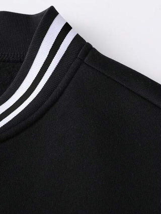 Manfinity Homme جاكيت بيسبول كاجوال أحادية الصدر بأكمام طويلة وطباعة حرفية، طراز عام 2000