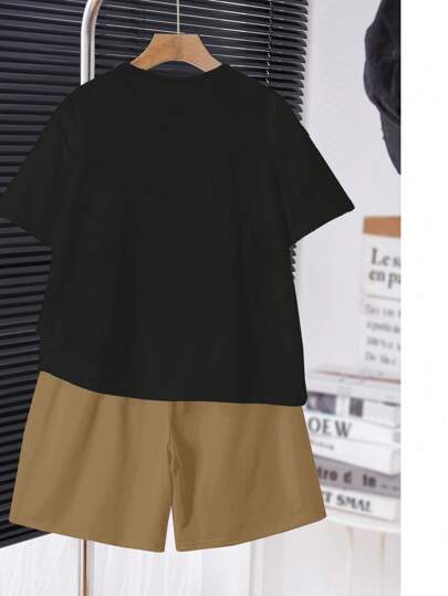SHEIN طقم من تي شيرت قصير الأكمام بياقة دائرية وشورت للأولاد المراهقين، كاجوال للصيف، قطعتان