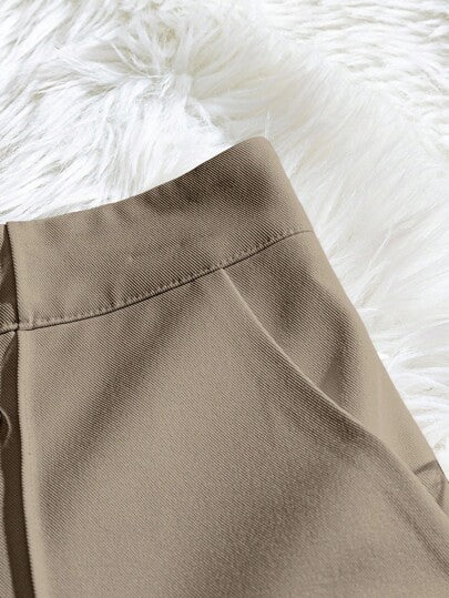 SHEIN Clasi شورت نسائي أنيق وعملي بجيوب وتصميم بسيط وأنيق، لون أحادي، مناسب للربيع والصيف