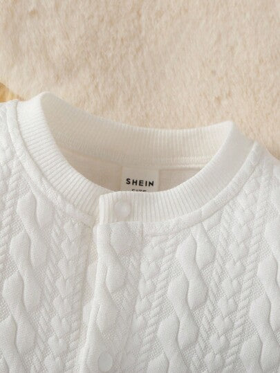 SHEIN جمبسوت طفل ذات لون أحادي بياقة طاقم وأكمام طويلة من الكروشيه، ملابس شتوية/خريفية للمواليد الجدد، طقم ملابس طفل رضيع من الكروشيه، طقم ملابس مواليد، جمبسوت طفل رضيع من الكروشيه، ملابس أطفال محايدة، ملابس أطفال طبيعية للمواليد الجدد
