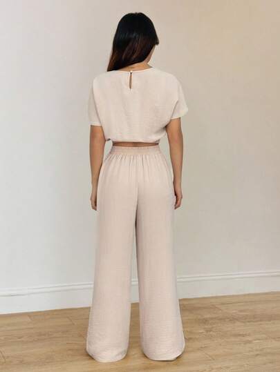 SHEIN PETITE مجموعة قطعتين من ملابس علوية قصيرة بأكمام خفافيش وبنطلون بخصر رباط من قماش ملمس، مجموعة قطعتين كاجوال مريحة للنساء طويلات القامة