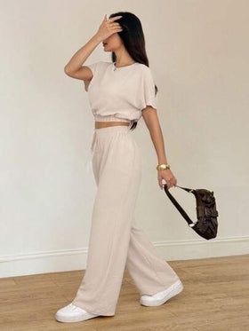 SHEIN PETITE مجموعة قطعتين من ملابس علوية قصيرة بأكمام خفافيش وبنطلون بخصر رباط من قماش ملمس، مجموعة قطعتين كاجوال مريحة للنساء طويلات القامة