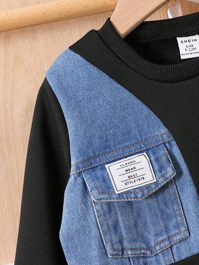SHEIN مجموعة بنطلون أسود وبلوزة رياضية بياقة طاقم من الجينز المرقع للأطفال الصبيان، ملابس يومية عادية