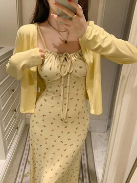 DAZY طقم بيجامة للنساء يتكون من توب قصير أحادي اللون وكامي طويل مطبوع بزهور صغيرة، ملائم للخريف والشتاء