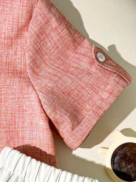 SHEIN LMoss Kids مجموعة قميص وشورت صيفية لطفل صبي، قميص وردي بياقة عالية وأكمام قصيرة وشورت مخطط بخصر مطاطي، مناسبة لحفلات عيد الميلاد والسهرات والأعراس وحفلات استقبال المولود الجديد وعيد الميلاد الأول