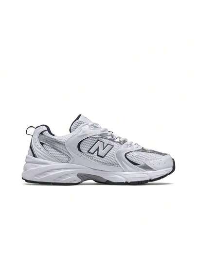 New Balance أحذية الجري ذات الطبقة الواحدة من ماركة نيو بالانس NB 530 ذات التصميم الكلاسيكي الربيعي المصنوعة من قماش الشبك والجلد الاصطناعي، مع امتصاص للصدمات وقابلية للتنفس، قصيرة الكاحل، متوفرة بلون أبيض وفضي، عرض D، للجنسين