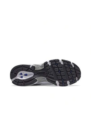 New Balance أحذية الجري ذات الطبقة الواحدة من ماركة نيو بالانس NB 530 ذات التصميم الكلاسيكي الربيعي المصنوعة من قماش الشبك والجلد الاصطناعي، مع امتصاص للصدمات وقابلية للتنفس، قصيرة الكاحل، متوفرة بلون أبيض وفضي، عرض D، للجنسين