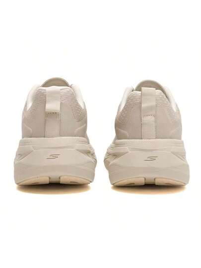 Skechers أحذية الجري للرجال ماكس وسادة أساسية، أحذية رياضية ماصة للصدمات، أحذية كاجوال خفيفة الوزن مريحة 54450-NAT