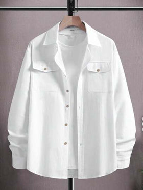 Manfinity Homme قميص أبيض كاجوال فضفاض بصدر واحد مع جيبين للرجال، قميص أبيض كاجوال للرجال، قميص أبيض بجيب للرجال، قميص أبيض بأزرار للرجال كاجوال مع جيبين، قميص أبيض بأكمام طويلة للرجال للاستخدام الشاطئي، خريف
