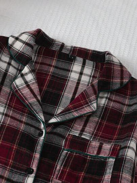 SHEIN مجموعة بيجامة كاجوال قطعتين من البلوزة والبنطلون ذات الرسمة المربعة الحمراء والبيضاء، ملابس خريف وشتاء