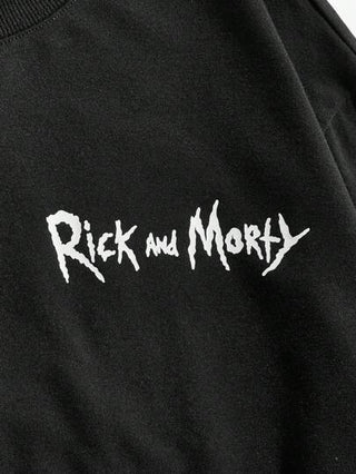 Rick and Morty X SHEIN بلوزة رجالية بياقة طاقم وأكمام طويلة مطبوع عليها شخصية كرتونية باللون الأسود، بطراز إيمو وطراز 2000