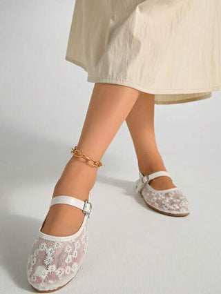 أحذية بالية نسائية، أحذية مسطحة بيضاء بارزة بالتطريز والدانتيل دائرية الأصبع، أحذية صيفية هوائية مبسطة