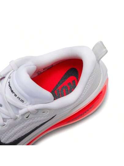 حذاء جري ZoomX للرجال مزود ببطانة عالية الارتداد من إسفنج ZoomX حذاء رجالي NIKE VOMERO PLUS حذاء رياضي خفيف الوزن لممارسة التمارين الخارجية حذاء كاجوال مريح وجيد التهوية HV8150-100