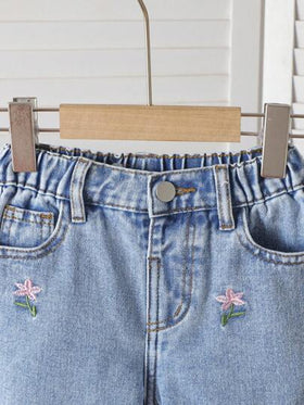 SHEIN Vintaside Kids بنطلون جينز أزرق مطرز بالزهور بقصة مريحة للفتيات (صغير)، بنطلون كاجوال بطراز عتيق وحلو للعطلات
