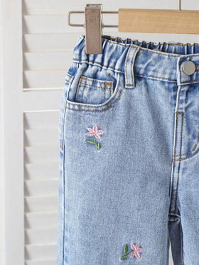 SHEIN Vintaside Kids بنطلون جينز أزرق مطرز بالزهور بقصة مريحة للفتيات (صغير)، بنطلون كاجوال بطراز عتيق وحلو للعطلات
