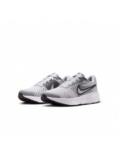 Nike أحذية الجري للرجال نايك ران ديفاي، باللون الرمادي الذئب والأسود والأبيض والرمادي الحديدي