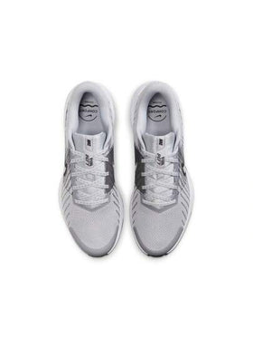 Nike أحذية الجري للرجال نايك ران ديفاي، باللون الرمادي الذئب والأسود والأبيض والرمادي الحديدي