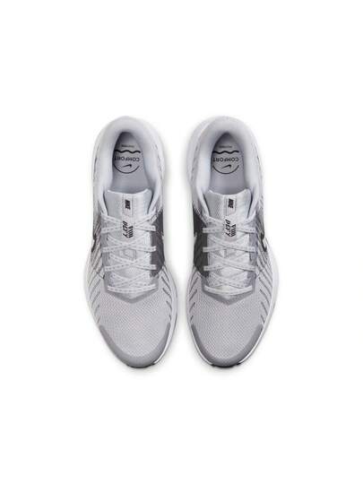 Nike أحذية الجري للرجال نايك ران ديفاي، باللون الرمادي الذئب والأسود والأبيض والرمادي الحديدي