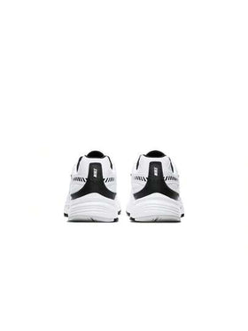 Nike أحذية الجري للرجال من نايك بلون أبيض وأسود