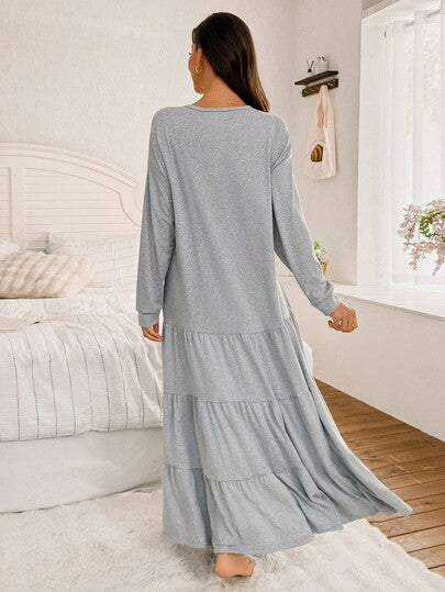 SHEIN فستان نوم طويل بأكمام طويلة فضفاض مطبوع عليه حرف مرتب بطبقات، فستان بيجامة نسائي مريح للخريف، ملابس منزلية، ملابس نوم، فستان ليلي