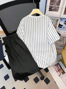 SHEIN مجموعة قميص كم قصير مخطط وشورت للمراهقين الأولاد، مريحة وعصرية وقابلة للتنوع، ناعمة، مناسبة للارتداء اليومي، المدرسة، الخروجات، الرياضة، العطلات والحفلات