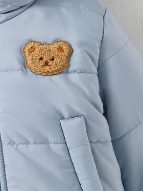 SHEIN Playful Pals معطف شتوي سميك بغطاء للأطفال حديثي الولادة والرضع من الجنسين 0-3 سنوات، لون كريمي أزرق ضبابي، ملابس يومية جذابة وعملية