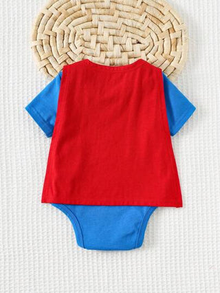Cozy Pixies SUPERMAN X Cozy Pixies طقم بدلة وكاب للأطفال حديثي الولادة الذكور، بدلة بياقة دائرية وأكمام قصيرة وكاب بلون أحادي، 2 قطعة