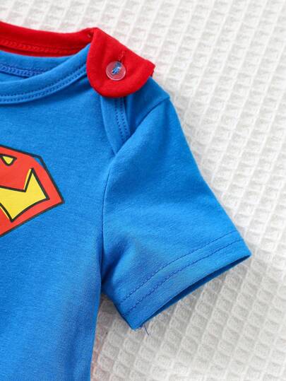 Cozy Pixies SUPERMAN X Cozy Pixies طقم بدلة وكاب للأطفال حديثي الولادة الذكور، بدلة بياقة دائرية وأكمام قصيرة وكاب بلون أحادي، 2 قطعة