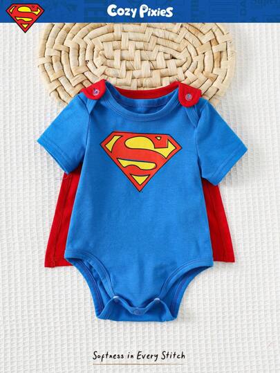 Cozy Pixies SUPERMAN X Cozy Pixies طقم بدلة وكاب للأطفال حديثي الولادة الذكور، بدلة بياقة دائرية وأكمام قصيرة وكاب بلون أحادي، 2 قطعة