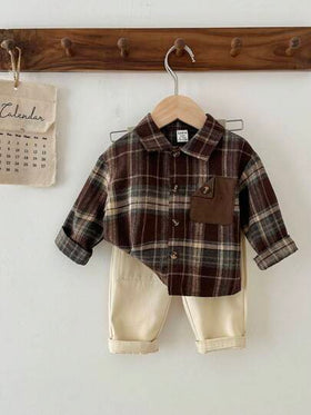 SHEIN Playful Pals مجموعة قميص كم طويل جيب مربعات وبنطلون للأطفال الصبيان، مناسبة للخريف/الشتاء، للارتداء اليومي والخارجي، قطعتان