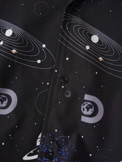 Discovery X SHEIN طقم ملابس منزلية صيفية مريحة للرجال، ملابس علوية كم قصير مطبوع بالكامل وشورت