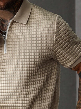 Manfinity CasualCool بدلة رجالية صيفية كاجوال مكونة من قميص بولو نصف سحاب مزخرف بنسيج ملمس وبنطال أمامي بخط الخياطة، بدلة رجالية مكونة من قطعتين، بطراز "Old Money"، ملابس مريحة