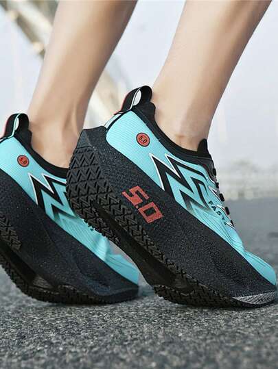 أحذية رياضية للرجال مزودة بلوح كربوني للاستخدام الخارجي، أحذية جري للسباقات والتدريب والنصف ماراثون وجري السرعة. أحذية رياضية للنساء، أحذية للمنافسات الرياضية والميدان والطرق، أحذية جري للنساء، مصنوعة من شبكة تنفس، وأسطح مقاومة للانزلاق وماصة للصدمات