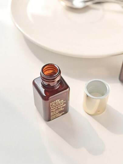 Estée Lauder إستي لودر [ميني] سيروم الوجه المتعافي المتزامن المتقدم ليلاً 7مل / استيقظ بإشراق وقلل بشكل ملحوظ علامات الشيخوخة / سيروم لجميع أنواع البشرة، بما في ذلك البشرة الحساسة / سيروم الوجه مع بيبتيد الليل الحصري، حمض الهيالورونيك وقوة مضادة للأكسدة