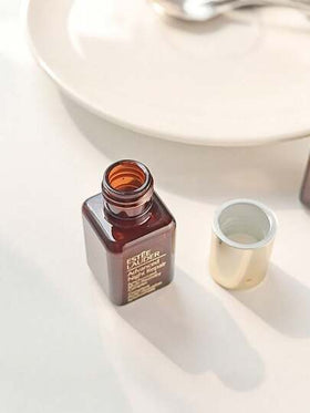 Estée Lauder إستي لودر [ميني] سيروم الوجه المتعافي المتزامن المتقدم ليلاً 7مل / استيقظ بإشراق وقلل بشكل ملحوظ علامات الشيخوخة / سيروم لجميع أنواع البشرة، بما في ذلك البشرة الحساسة / سيروم الوجه مع بيبتيد الليل الحصري، حمض الهيالورونيك وقوة مضادة للأكسدة