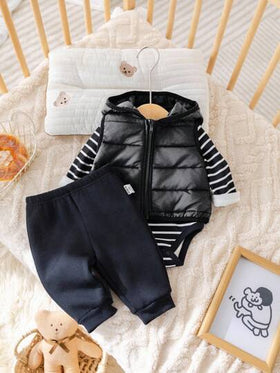 SHEIN طقم ملابس رضيع بنت/ولد مكون من 3 قطع: جمبسوت بأكمام طويلة مخططة + بنطلون رياضي أسود + قبعة بغطاء، طراز كاجوال للخريف/الشتاء